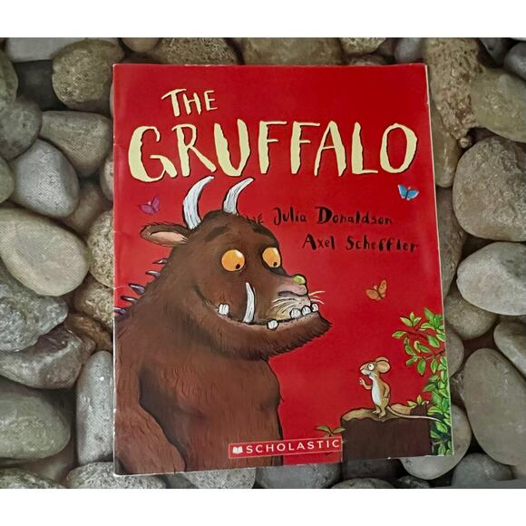 3 SCHOLASTIC PAPERBACK BOOKS - Picture 3 of 8